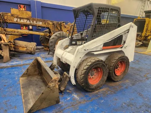 Minicargador Bobcat S130 Para Hacer Arreglos