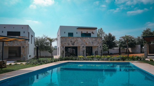 Casa En Venta En Los Lirios En Montemorelos