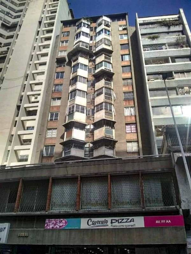 Imagen 1 de 12 de Apartamento En Av Fuerzas Armadas