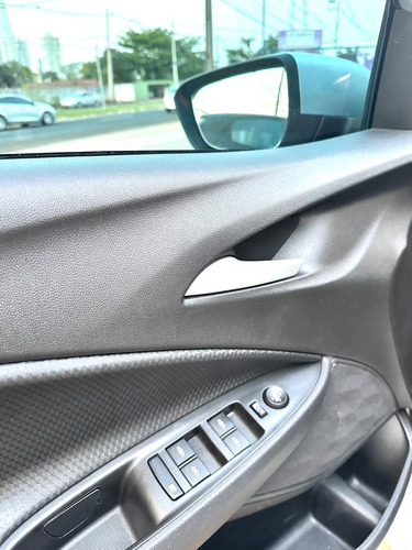 Chevrolet Onix Plus 10tat Lt1