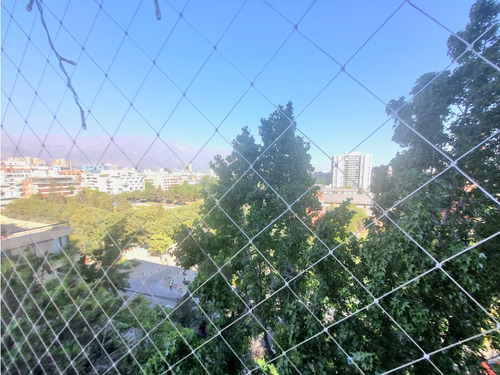 Departamento Frente A Plaza Las Lilas