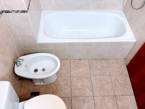 Venta Monoambiente Con Balcon Muy Luminoso Flores
