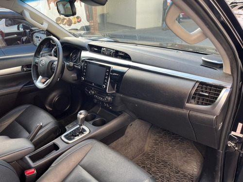 Toyota Hilux 2.8 D-4D TURBO DIESEL CD SRX 4X4 AUTOMÁTICO