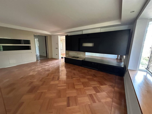 Dúplex Remodelado En Elegante Condominio/estoril