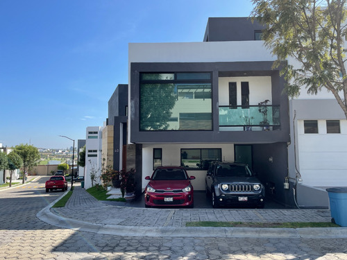 Magnifica Residencia En El Mejor Cluster De Puebla, Unica Por Sus Acabados Y Distribucion