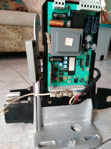 Base Y Tarjeta Para Portón Eléctrico Marca Bleu Italiano (Usado)