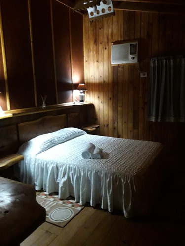 Cabaña De Troncos Con Piscina