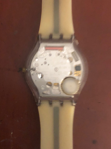Reloj Swatch Color Piel Crema Coral Claro Dorado (Usado)