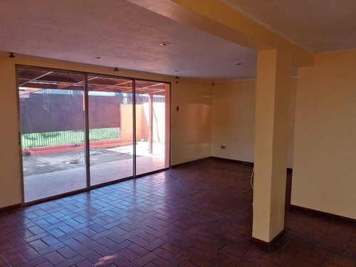 Casa En Venta. Villa Santa Carolina, Macul (107798)