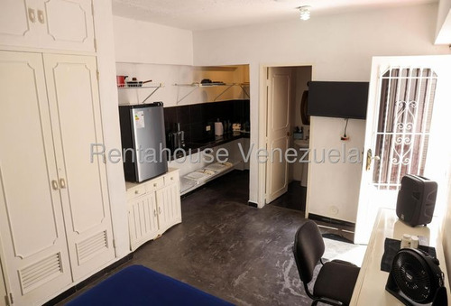 Casa En Venta Los Naranjos Mls # 25-18296 Christian Szotyori