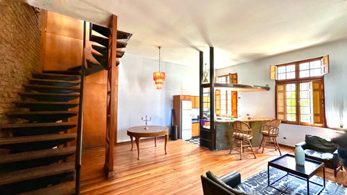 Casa Tres Niveles Barrio Histórico Doble Altura Muy Luminosa