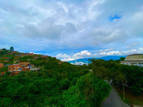 Imagen 2 de 10 de Se Vende Apto 100m² 3h/2b/1p El Junquito