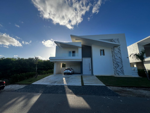 Villa Lujosa, Amueblada Lista Para Mudarse En Punta Cana Village, Con Piscina, Gimnasio, Terraza, 4 Habitaciones