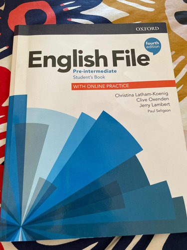 English File Pre Intermediate Students Book