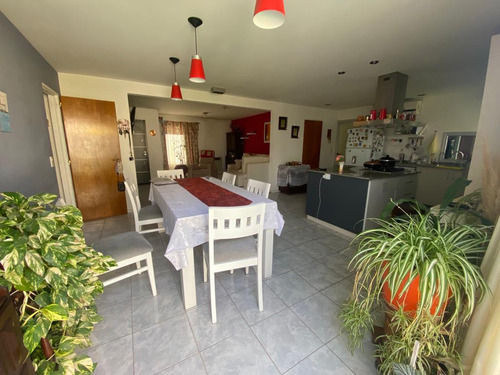 Venta Casa 3 Dormitorios - Fernández Oro - Barrio Piedras Blancas