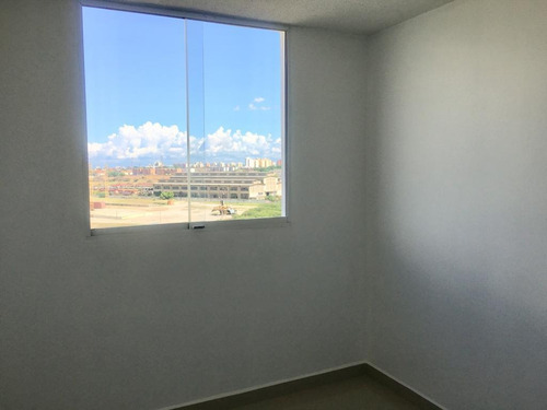 Maribel Morillo & Naudy Escalona/ Cómodo Apartamento En Zona Oeste En Venta En Urb. Alta Vista Barquisimeto Lara, Venezuela/ 2 Dormitorios 2 Baños 72 M²