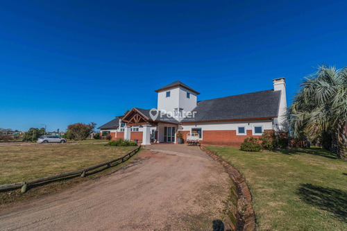 Venta De Casa En Colinas De Carrasco
