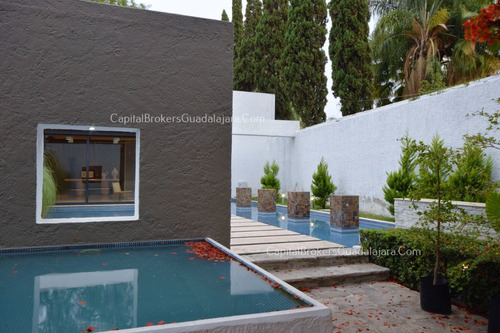 Casa En Colinas De San Javier De Lujo Con Alberca En Venta