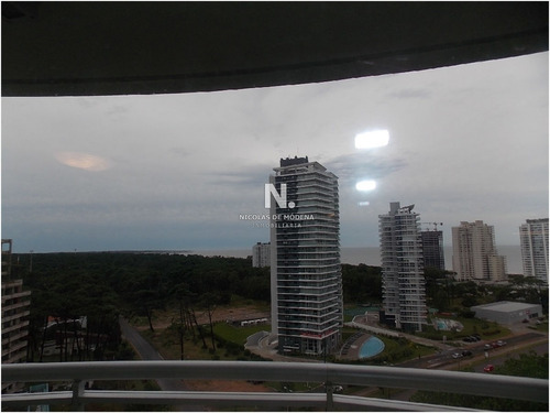 Ocean Drive Ii Piso Alto. Vende Alquila- Ref: 127