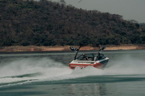 Lancha Ventura 220 Surf 2025 Wake Masterboat Malibu