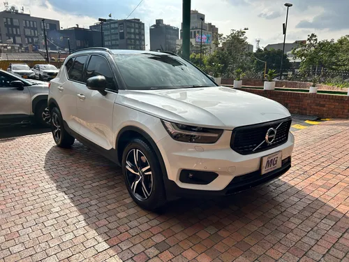 Volvo XC40 2.0 T4 R-design