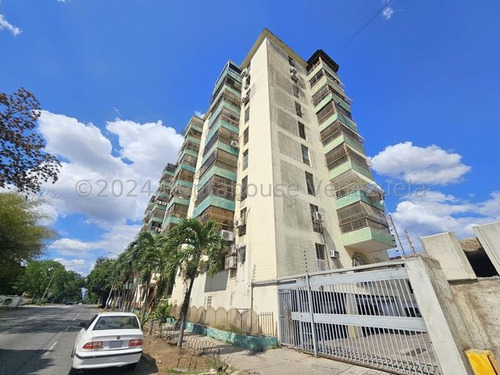 Apartamento En Venta Este De Barquisimeto. Avenida Moran 24-14850 As-f