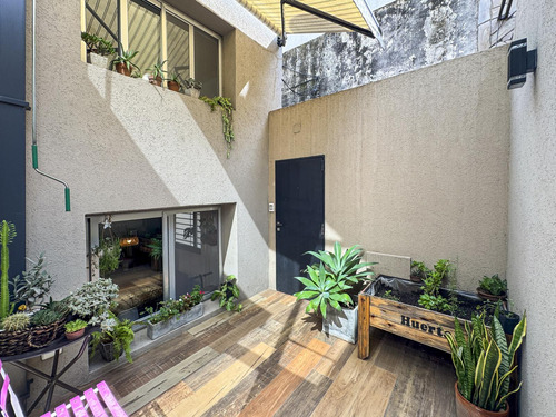 Casa De Pasillo Moderna Con 3 Dormitorios, Patio Y Terraza