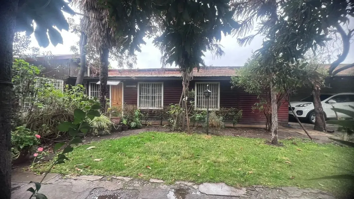 Imagen 4 de 18 de Casa Con Gran Sitio Pasos Sargento Menadier