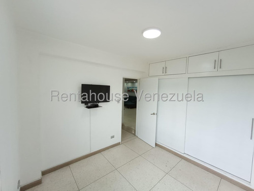 25-23520 Amplio Apartamento En Venta En El Paraíso
