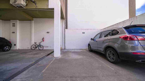 Venta De Cochera Descubierta En Lanus Oeste
