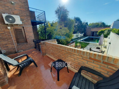 Casa Tipo Chalet En Lote De 432 M2 En Rodriguez Peña Al 900 - 3 Cocheras Piscina Quincho Parrilla