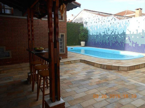 Imagem 12 de 30 de Casa De Alto Padrão Na Vila Valença Com 3 Dormitorios Jardim De Inverno Sala Dois Ambientes Piscina Moveis Planejados E Garagem Para 5 Carros Melhor Localização De São Vicente - Hm1647