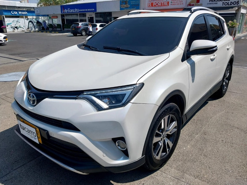 Toyota RAV4 2.0 Street