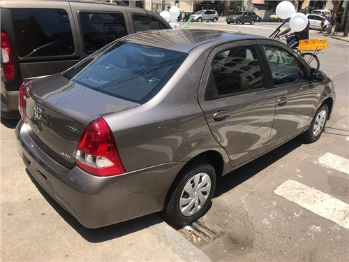 Toyota Etios 1.5 X Plus Sedan 16v Flex 4p Automático