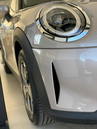 Imagen 2 de 10 de Mini Cooper Classic 2022 1.5 F55 Pepper 136cv