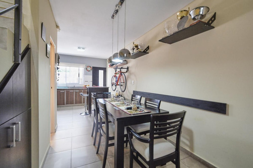 Duplex En Venta Cochera Y Jardín En Ituzaingó