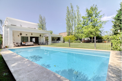 Casa  En Alquiler En Santa Barbara, Tigre, G.b.a. Zona Norte