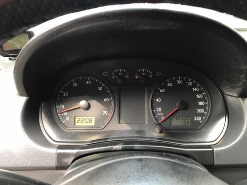 Imagem 8 de 10 de Volkswagen Polo 2005 1.6 5p