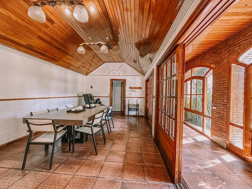 Imagen 14 de 26 de Espectacular Casa De Categoría En Lo Mejor De Adrogué Con Parque
