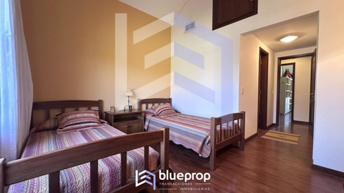 Casa En Venta En Playa Mansa En Privilegiada Ubicación, Una Manzana Sólo Para Ella.