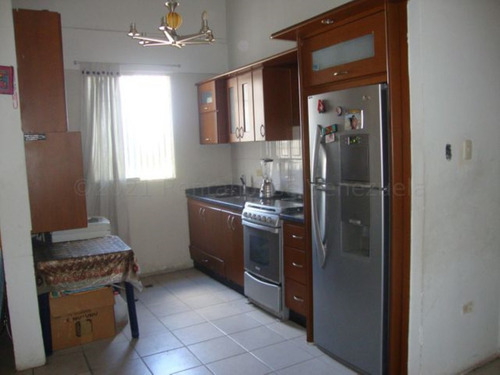 Milagros Inmuebles Apartamento Venta Cabudare Lara Av Intercomunal Barquisimeto Acarigua Economica Residencial Economico Código Inmobiliaria Rent-a-house 25-5593