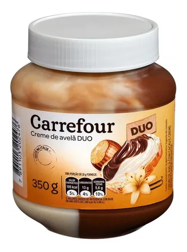 Pote de creme de avelã Carrefour Duo 350g com tampa branca e embalagem dividida nas cores bege e marrom, com imagem ilustrativa de uma fatia de pão com o creme e avelãs.