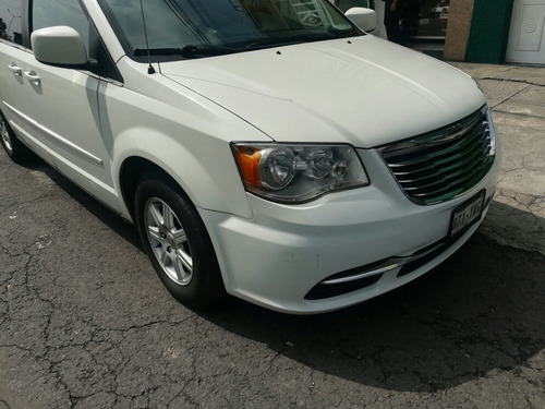 Imagen 4 de 15 de Chrysler Town & Country 2012 3.6 Lx Mt
