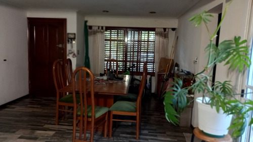 Imagen 6 de 17 de Lanus Oeste - Casa En Barrio Residencial A Metros Del Centro