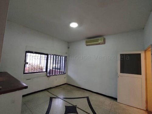 Linda R. 0424-576.7001 Rah#21-19596 Alquila Casa Comercial