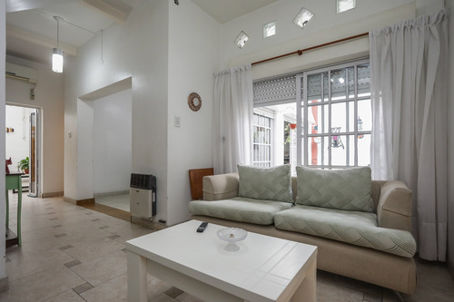 Departamento Ph En Venta En Monte Castro, Capital Federal, Buenos Aires