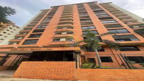 Apartamento En Alquiler En El Bosque, Semi Amoblado. 3 Habitaciones, Planta Eléctrica. Lm