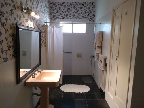Venta De Fina Casa En Carrasco Centrico De 4 Dorms Y Scio