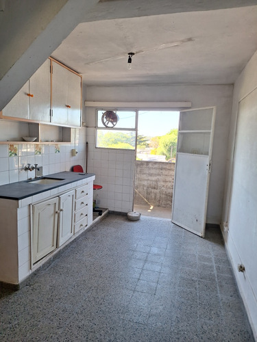 Cayambe Y Juan Rosas. Complejo Viviendas. 1er Piso. 2 Dorm