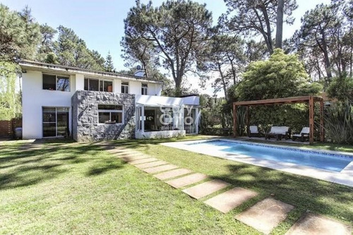 Casa En Venta Lugano 4 Dormitorios- Ref: 3634